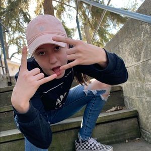 Meet your Posher, Olivia